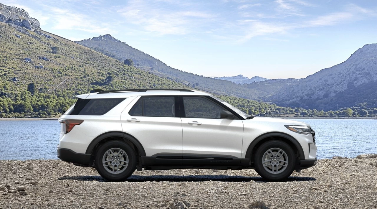 2025 Ford Explorer Active Main Image