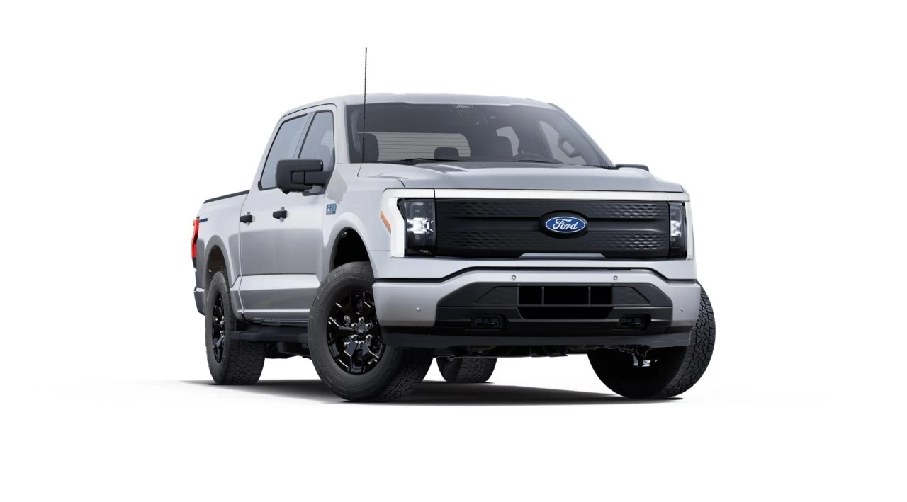 2024 Ford F-150 Lightning XLT 4x4 https://www.st-norbertford.com/resize/b990ff35b810a3abc0cc817b2ca24889-1