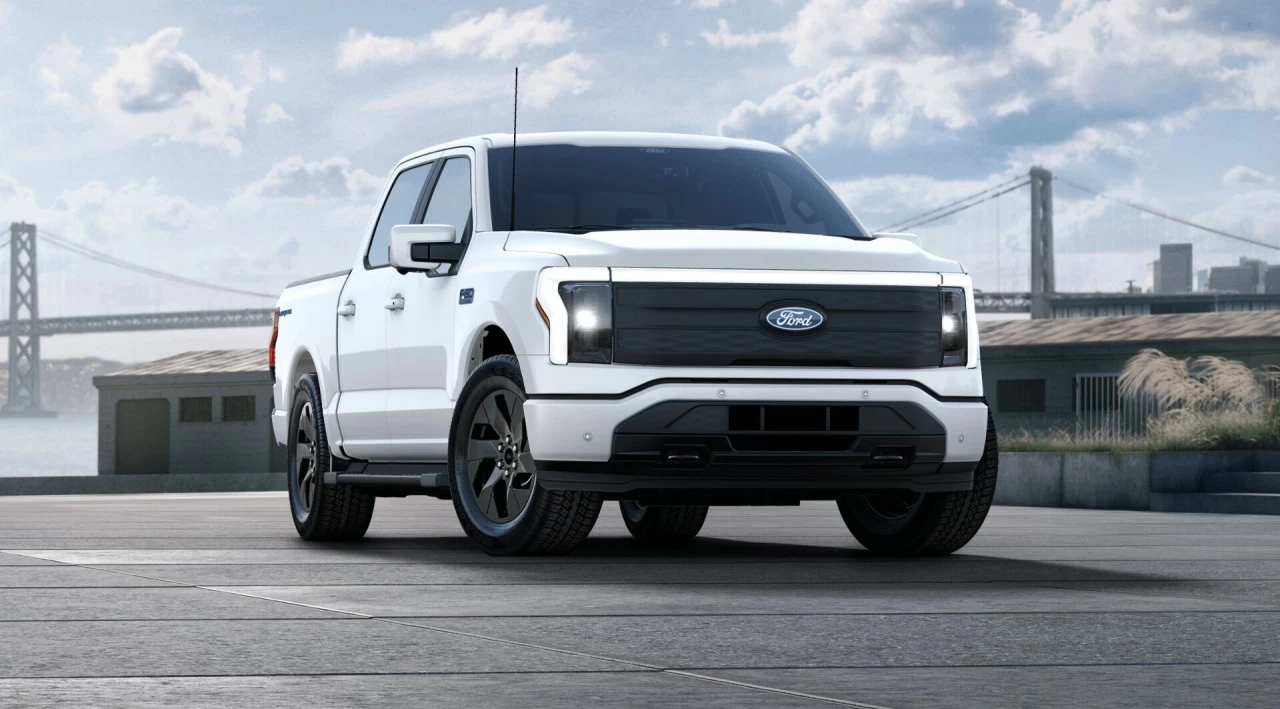 2024 Ford F-150 Lightning Lariat 4x4 https://www.st-norbertford.com/resize/b990ff35b810a3abc0cc817b2ca24889-1