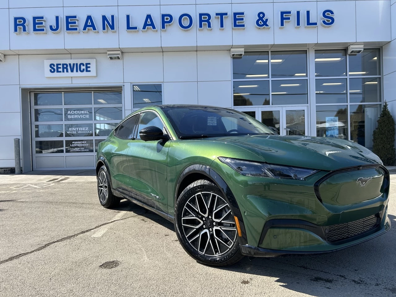 2024 Ford Mustang Mach-E PREMIUM AWD https://www.st-norbertford.com/resize/b990ff35b810a3abc0cc817b2ca24889-1