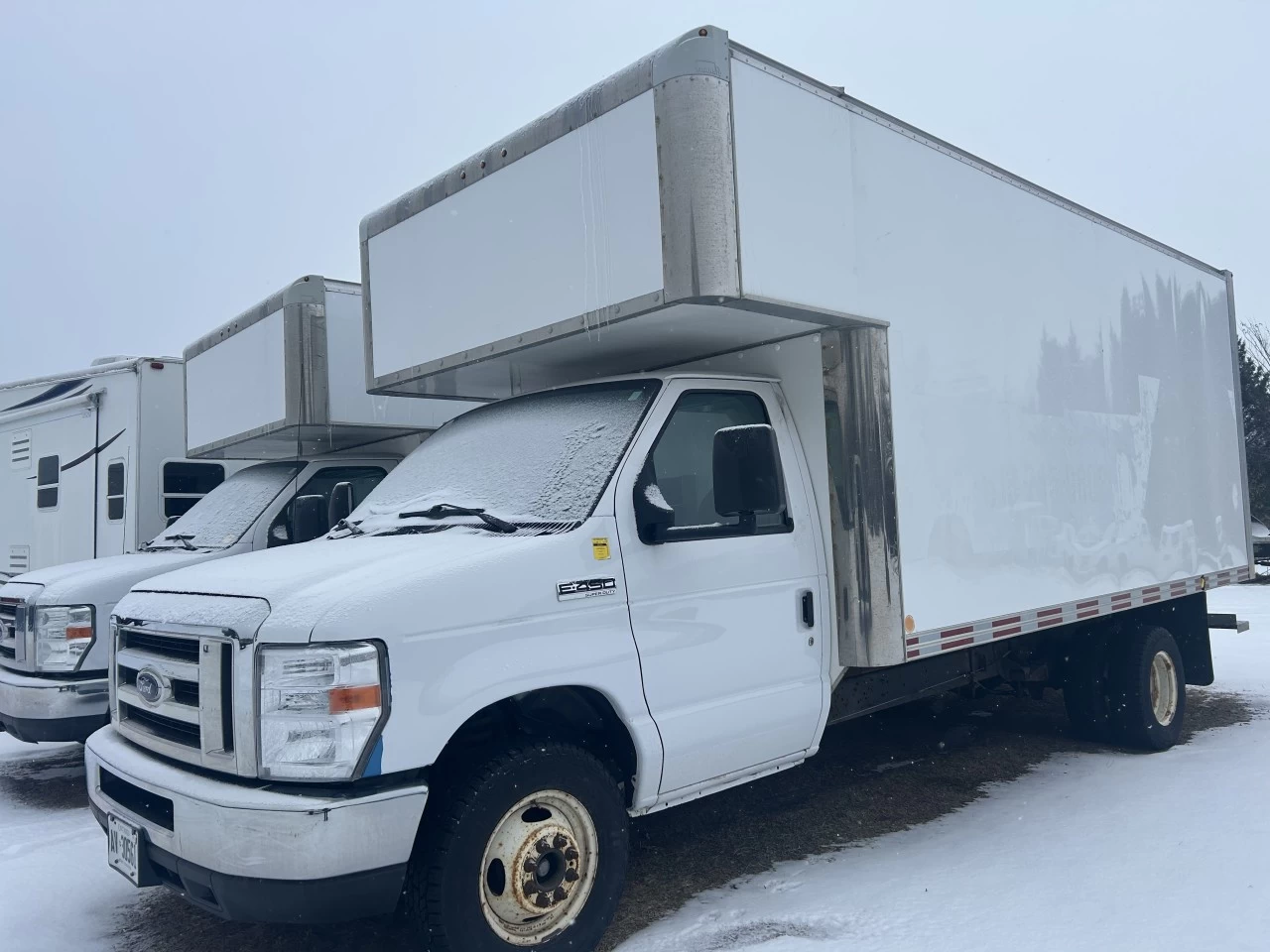 2017 Ford CoupÉ Econoline Commercial E-450 Super Duty DRW Main Image