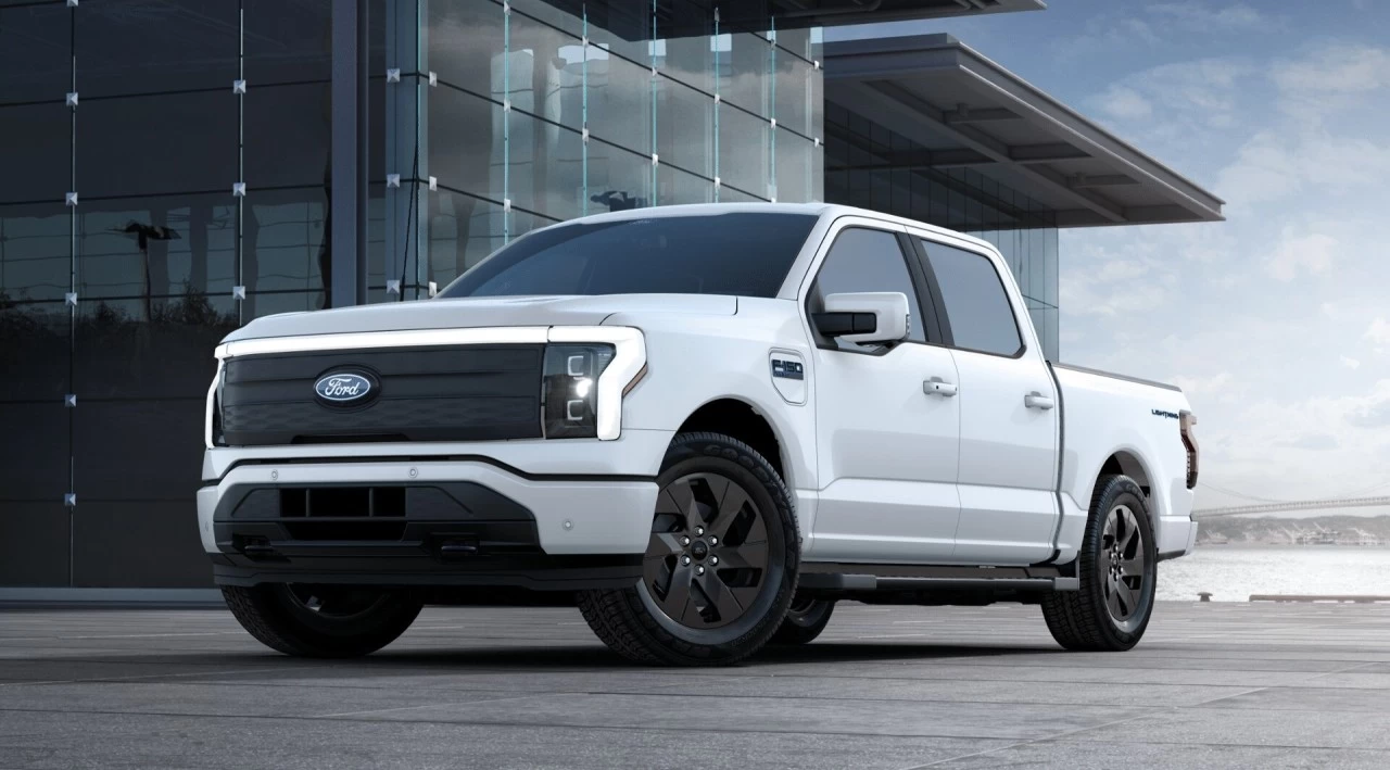 2024 Ford F-150 Lightning Lariat 4x4 https://www.st-norbertford.com/resize/b990ff35b810a3abc0cc817b2ca24889-1