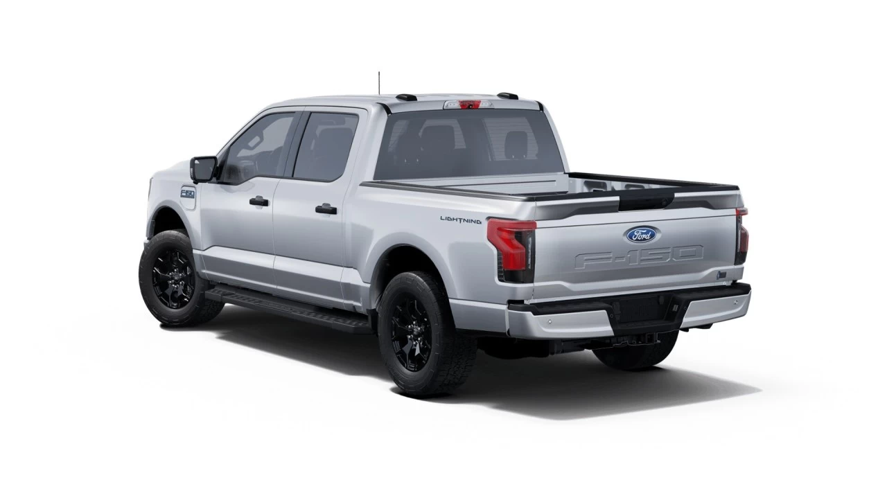 2024 Ford F-150 Lightning XLT 4x4 https://www.st-norbertford.com/resize/b990ff35b810a3abc0cc817b2ca24889-1