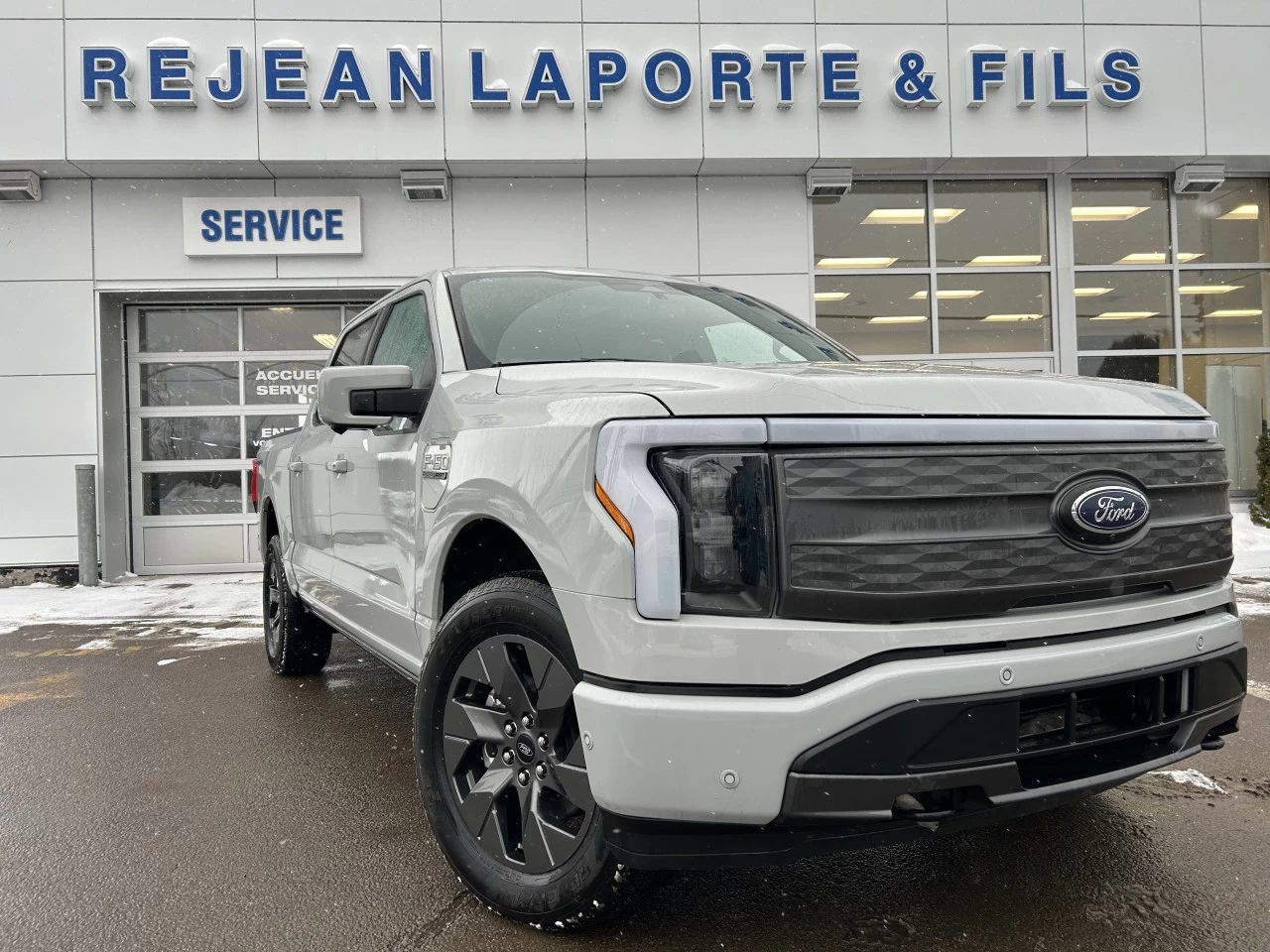 2023 Ford F-150 Lightning Lariat AWD https://www.st-norbertford.com/resize/b990ff35b810a3abc0cc817b2ca24889-1