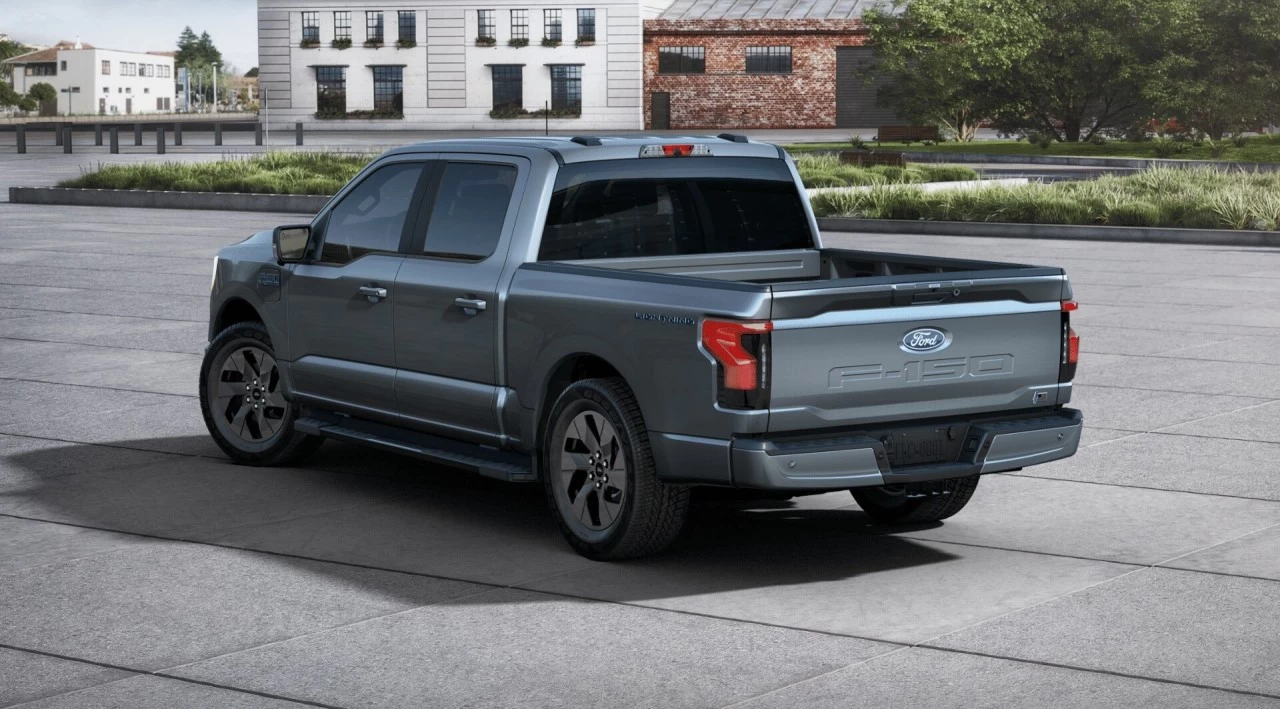 2024 Ford F-150 Lightning XLT 4x4 https://www.st-norbertford.com/resize/b990ff35b810a3abc0cc817b2ca24889-1