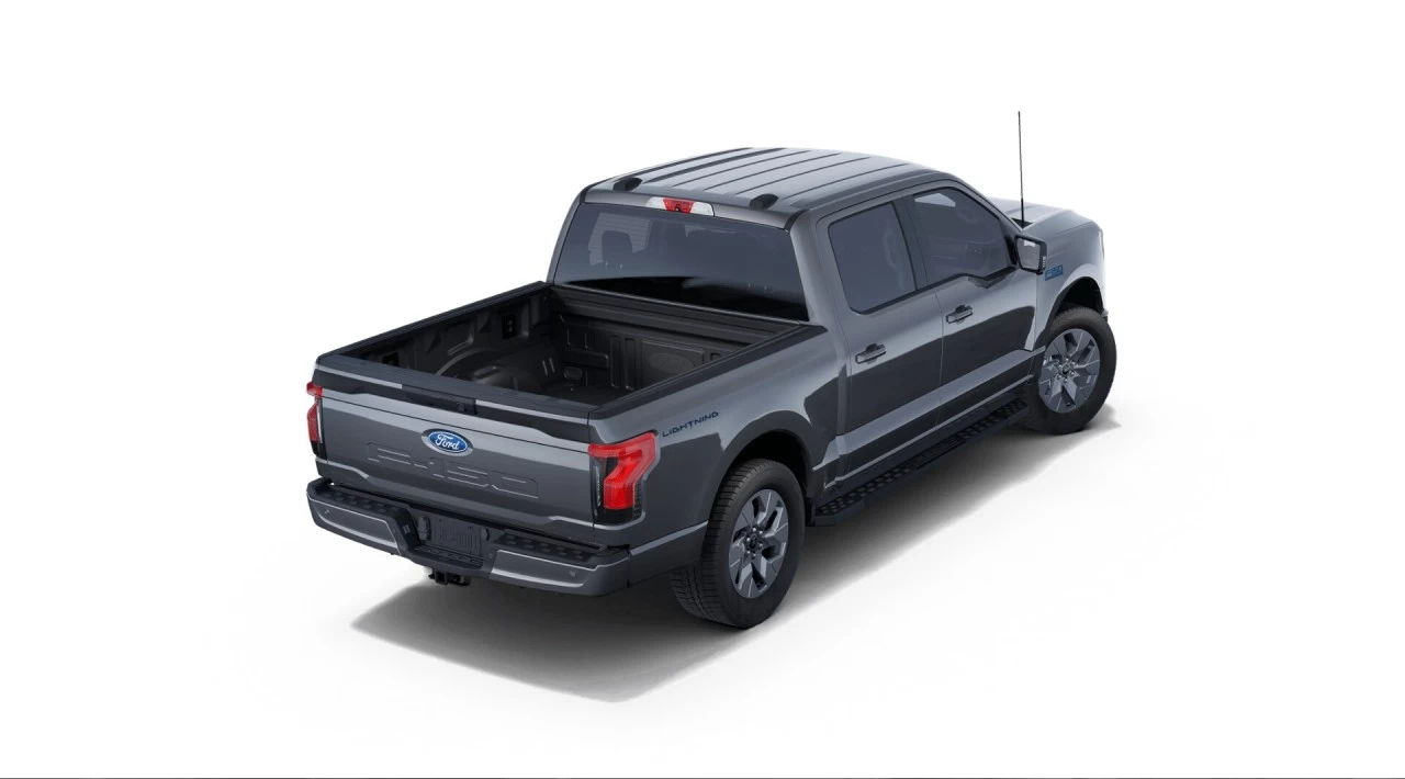 2025 Ford F-150 Lightning FLASH https://www.st-norbertford.com/resize/b990ff35b810a3abc0cc817b2ca24889-1