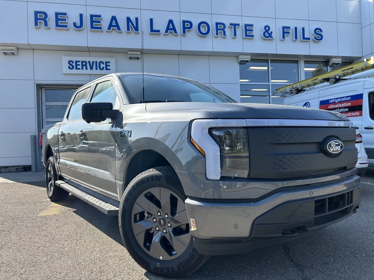 2024 Ford F-150 Lightning FLASH 4X4 https://www.st-norbertford.com/resize/b990ff35b810a3abc0cc817b2ca24889-1