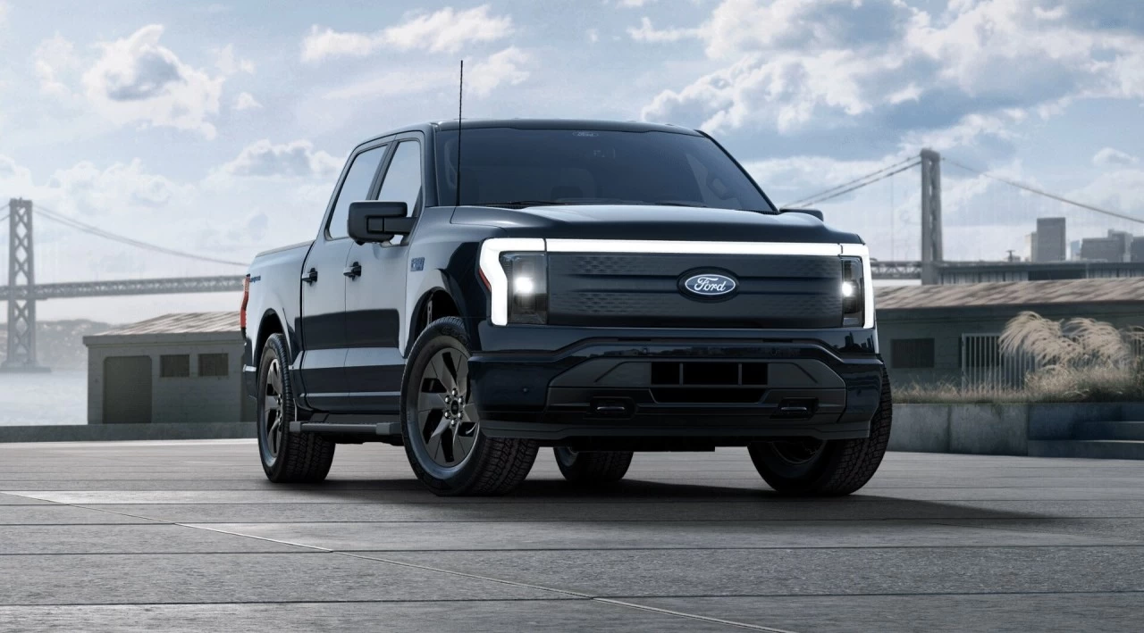 2024 Ford F-150 Lightning Flash 4x4 https://www.st-norbertford.com/resize/b990ff35b810a3abc0cc817b2ca24889-1