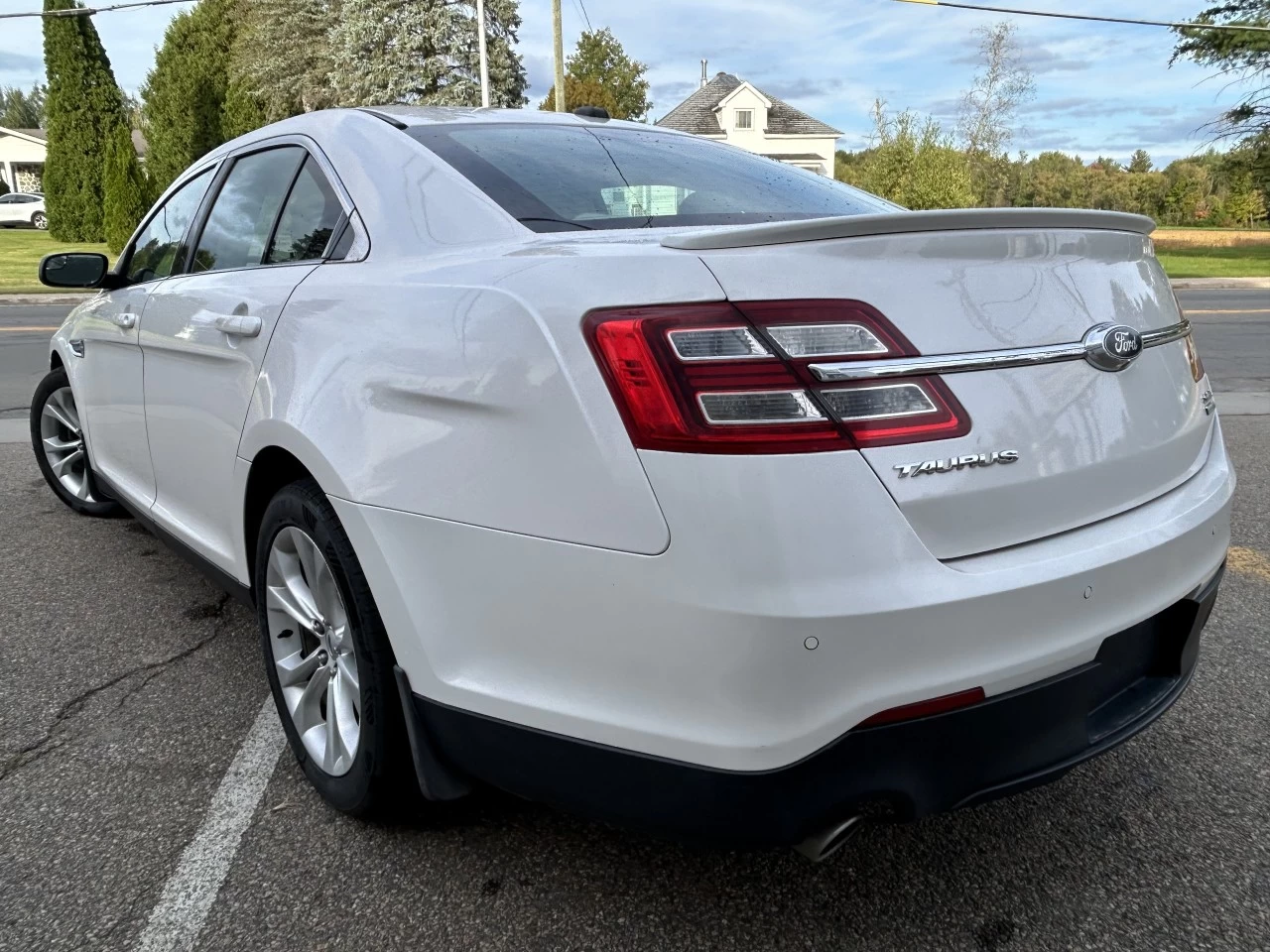 2013 Ford Taurus SEL Main Image