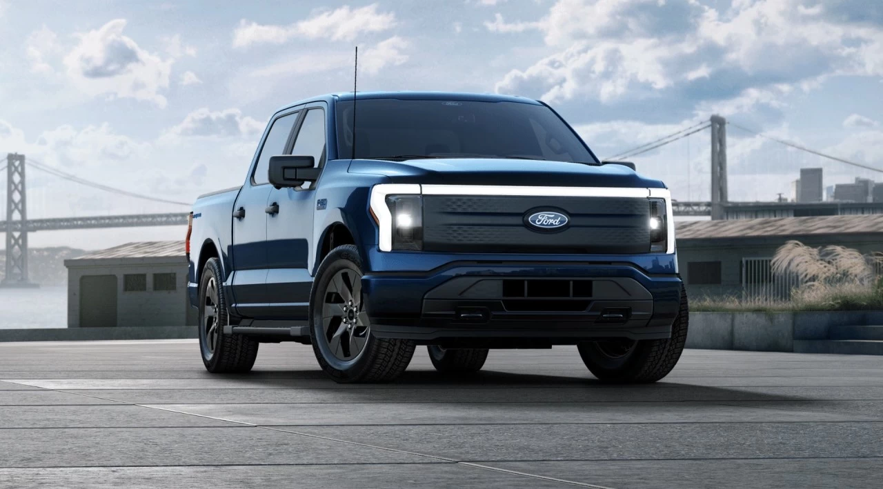 2024 Ford F-150 Lightning XLT https://www.st-norbertford.com/resize/b990ff35b810a3abc0cc817b2ca24889-1