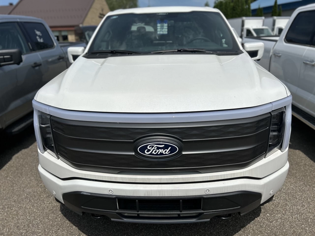 2024 Ford F-150 Lightning LARIAT https://www.st-norbertford.com/resize/b990ff35b810a3abc0cc817b2ca24889-1