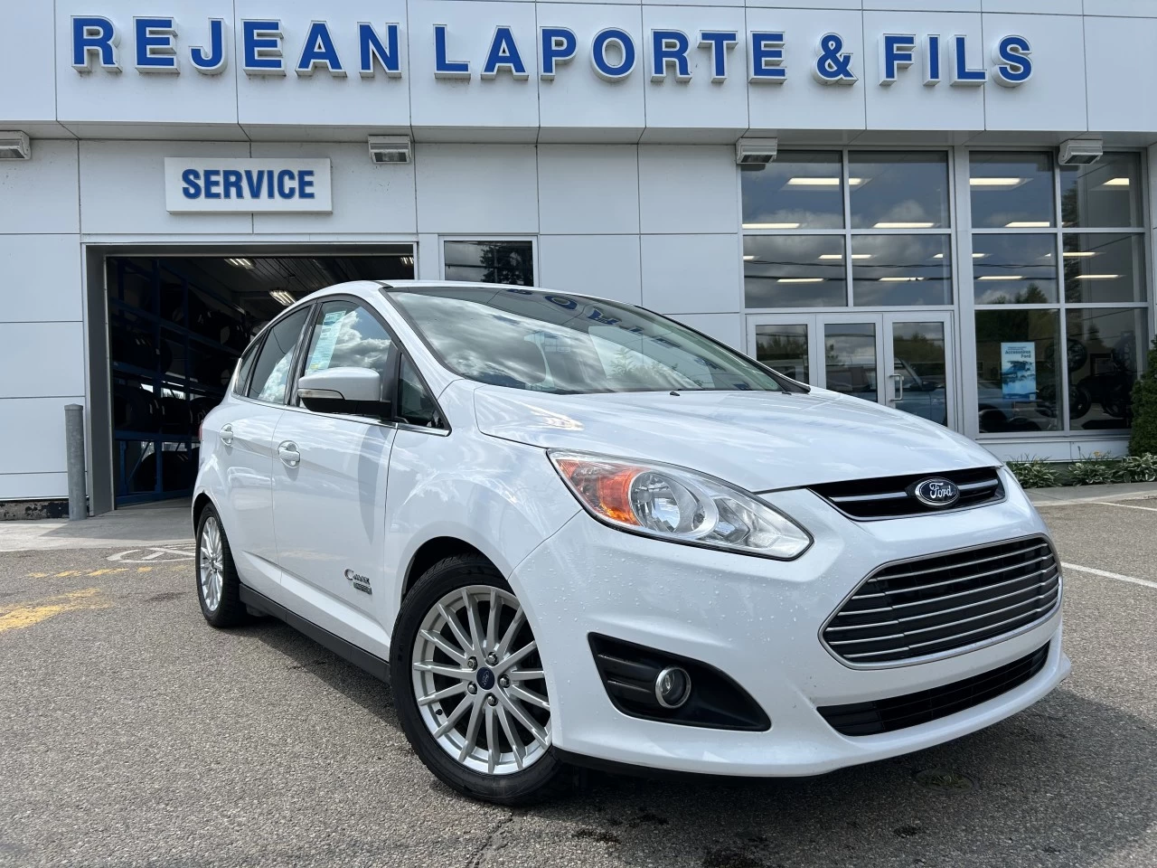 2014 Ford C-Max Énergie SEL https://www.st-norbertford.com/resize/b990ff35b810a3abc0cc817b2ca24889-1