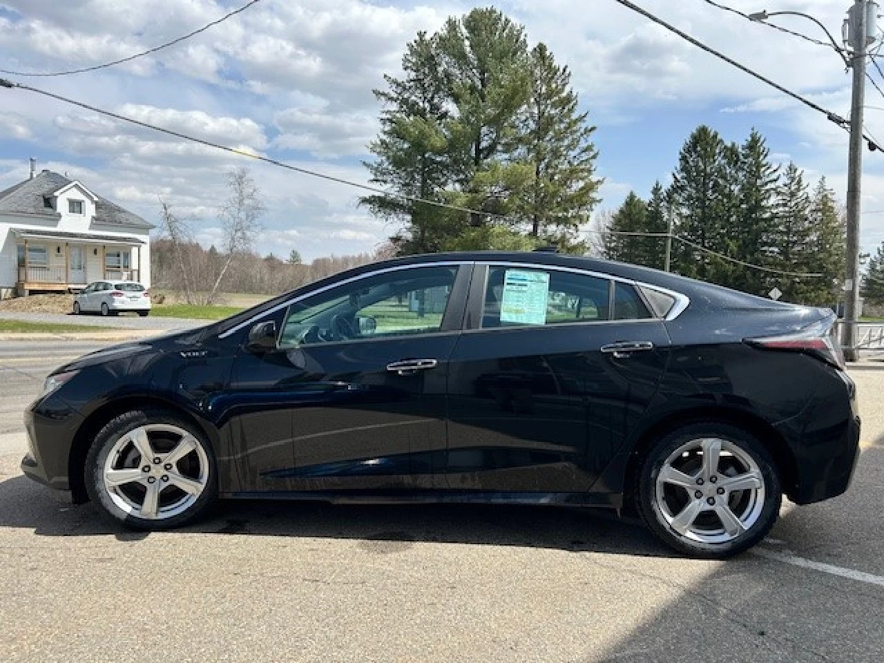 2017 Chevrolet Volt LT https://www.st-norbertford.com/resize/b990ff35b810a3abc0cc817b2ca24889-1