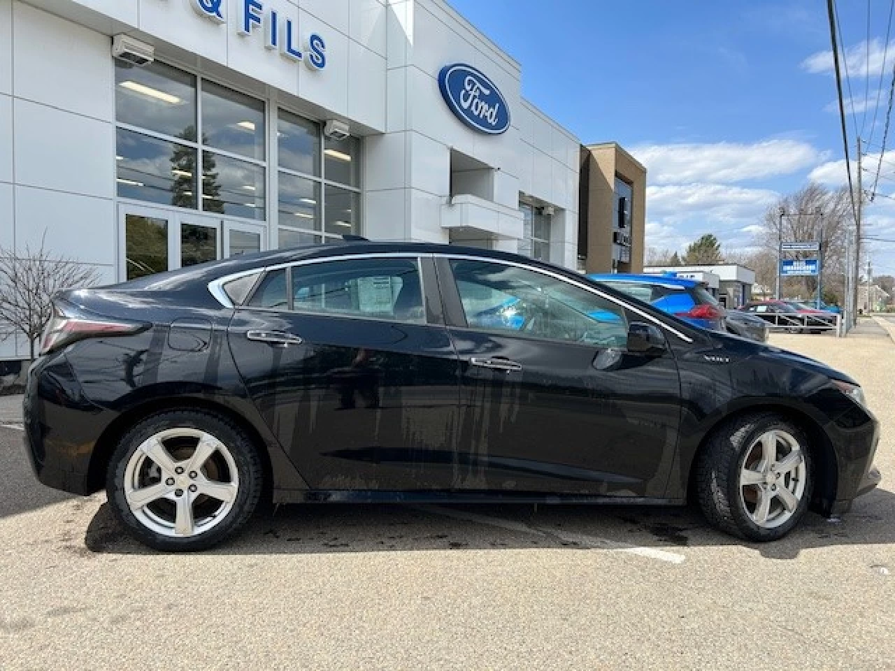 2017 Chevrolet Volt LT https://www.st-norbertford.com/resize/b990ff35b810a3abc0cc817b2ca24889-1