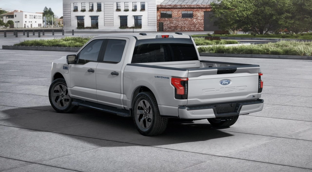 2024 Ford F-150 Lightning XLT https://www.st-norbertford.com/resize/b990ff35b810a3abc0cc817b2ca24889-1