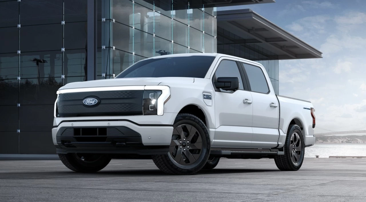 2024 Ford F-150 Lightning FLASH https://www.st-norbertford.com/resize/b990ff35b810a3abc0cc817b2ca24889-1