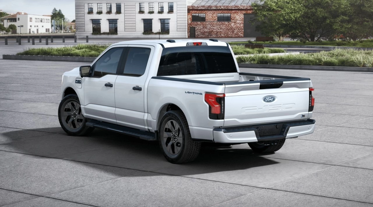 2024 Ford F-150 Lightning XLT https://www.st-norbertford.com/resize/b990ff35b810a3abc0cc817b2ca24889-1