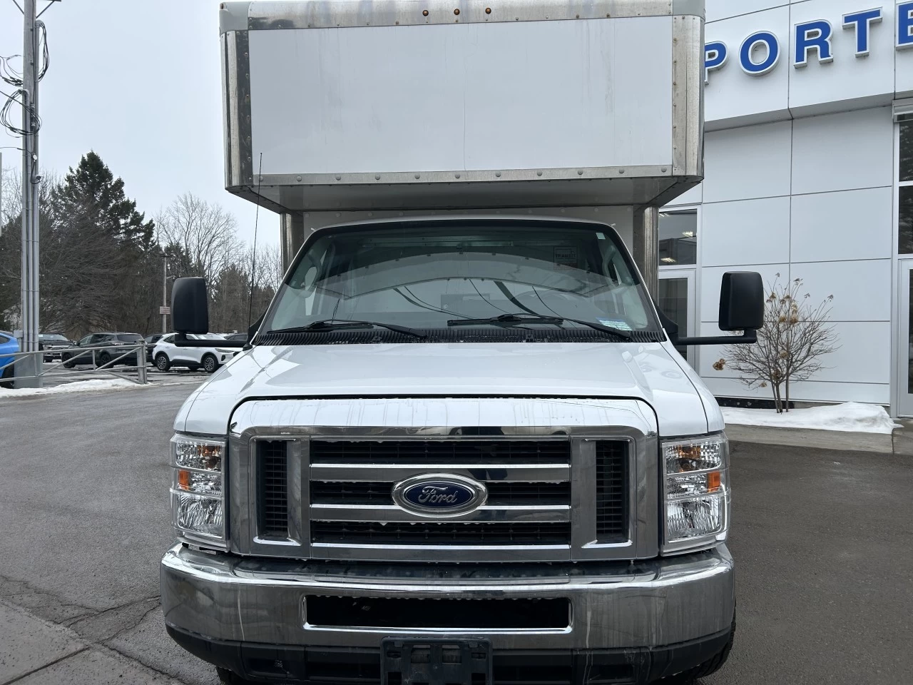 2018 Ford SÉrie E tronquÉ E-450 DRW WB Image principale