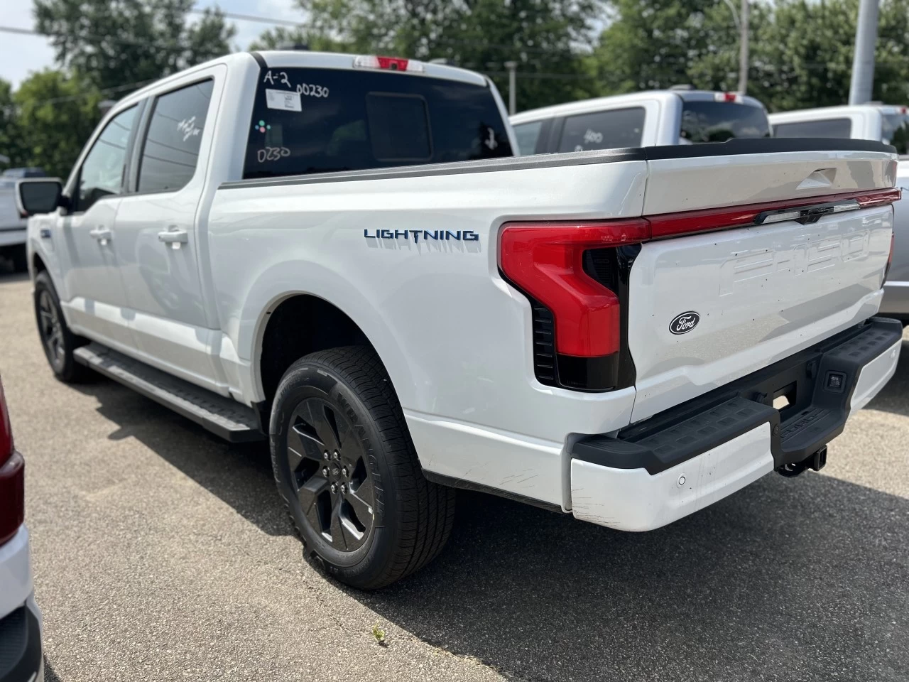 2024 Ford F-150 Lightning LARIAT https://www.st-norbertford.com/resize/b990ff35b810a3abc0cc817b2ca24889-1