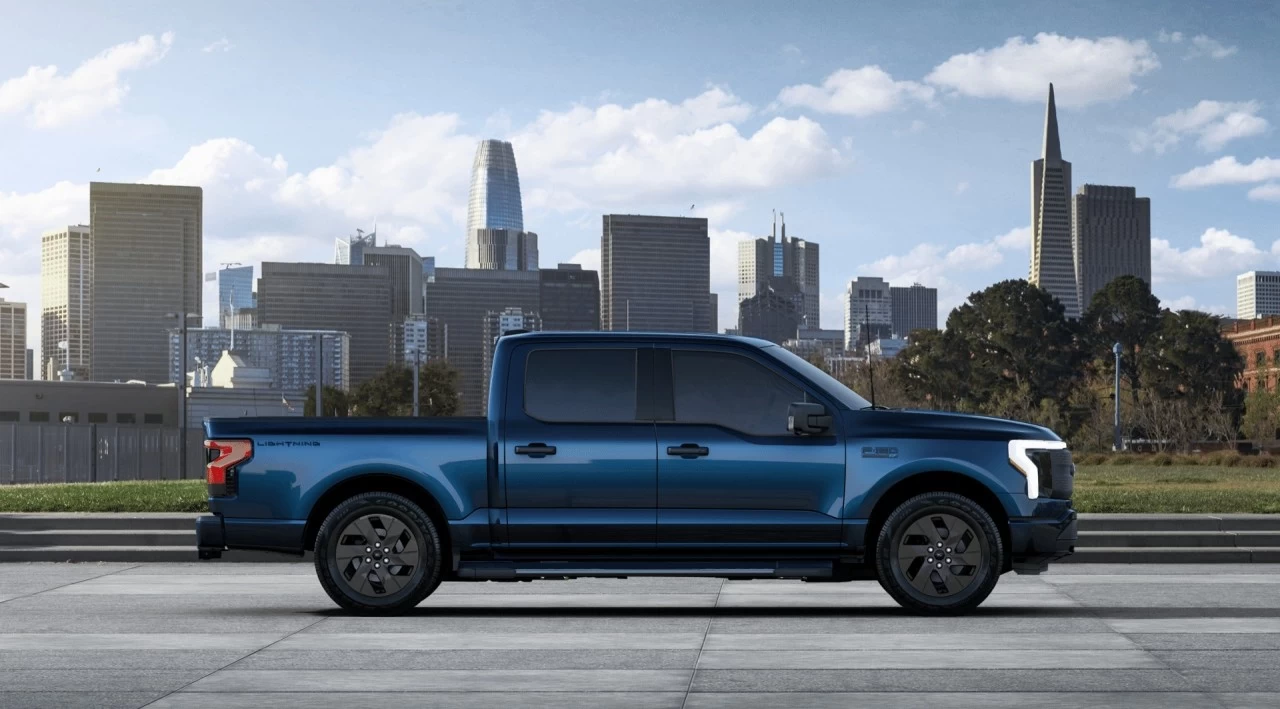 2024 Ford F-150 Lightning XLT https://www.st-norbertford.com/resize/b990ff35b810a3abc0cc817b2ca24889-1