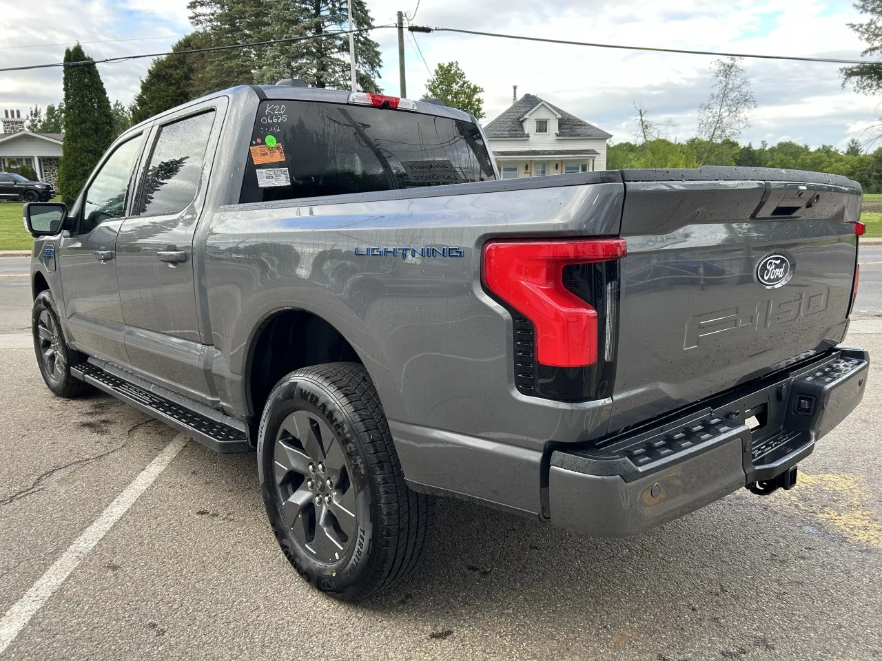 2024 Ford F-150 Lightning Flash https://www.st-norbertford.com/resize/b990ff35b810a3abc0cc817b2ca24889-1