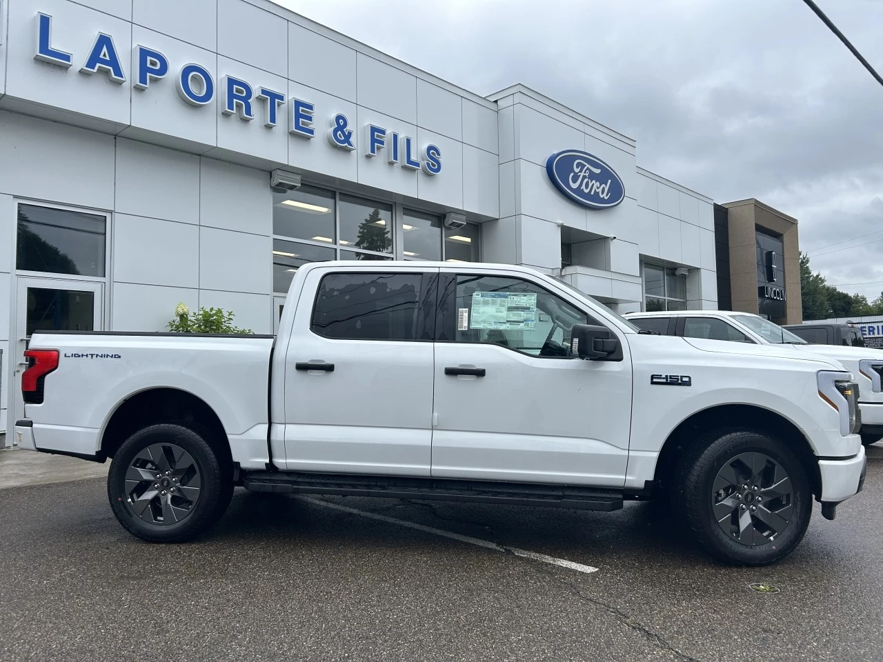 2024 Ford F-150 Lightning XLT https://www.st-norbertford.com/resize/b990ff35b810a3abc0cc817b2ca24889-1