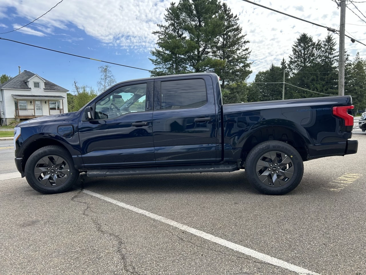 2024 Ford F-150 Lightning XLT https://www.st-norbertford.com/resize/b990ff35b810a3abc0cc817b2ca24889-1