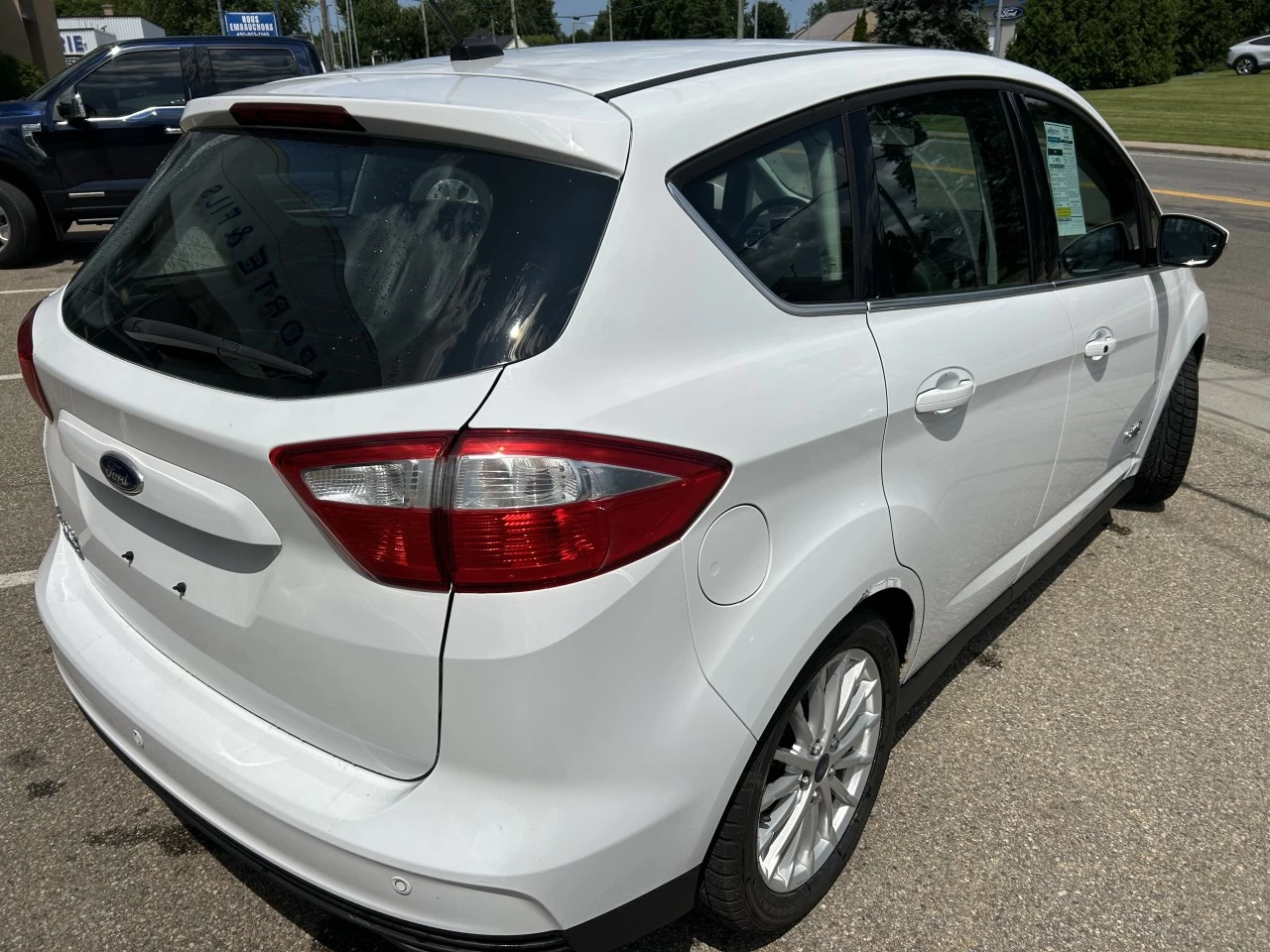 2014 Ford C-Max Énergie SEL https://www.st-norbertford.com/resize/b990ff35b810a3abc0cc817b2ca24889-1