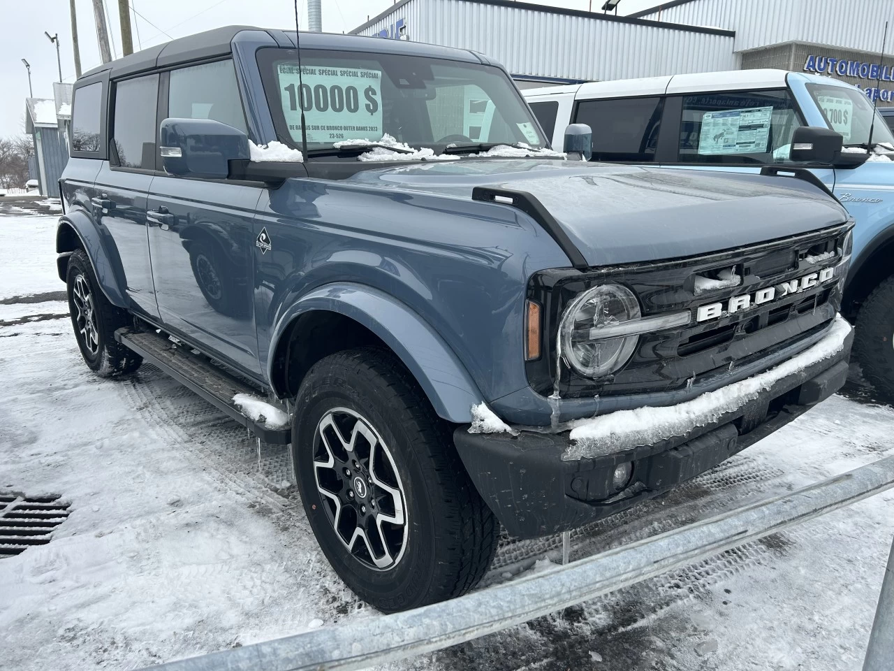 2023 Ford Bronco OUTER BANKS Image principale