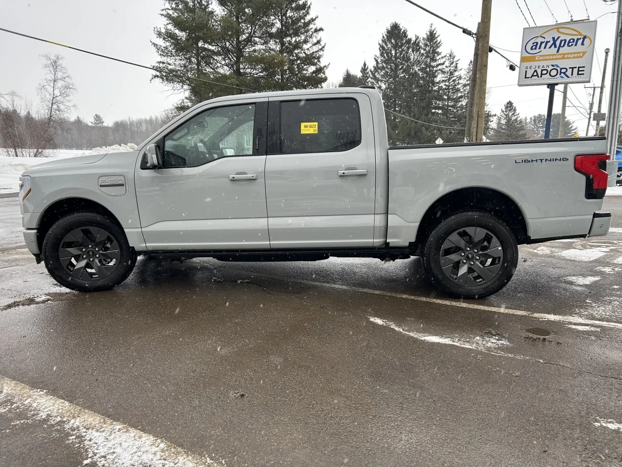 2023 Ford F-150 Lightning Lariat AWD https://www.st-norbertford.com/resize/b990ff35b810a3abc0cc817b2ca24889-1