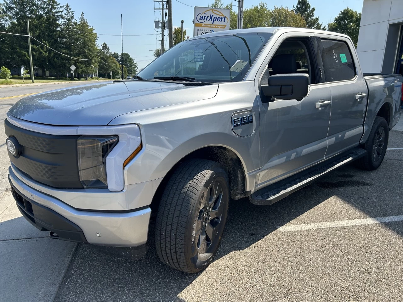 2024 Ford F-150 Lightning FLASH https://www.st-norbertford.com/resize/b990ff35b810a3abc0cc817b2ca24889-1