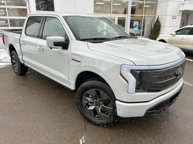 Ford F-150 Lightning Lariat AWD 2023