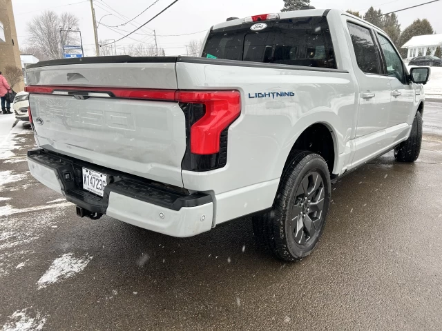 Ford F-150 Lightning Lariat AWD 2023