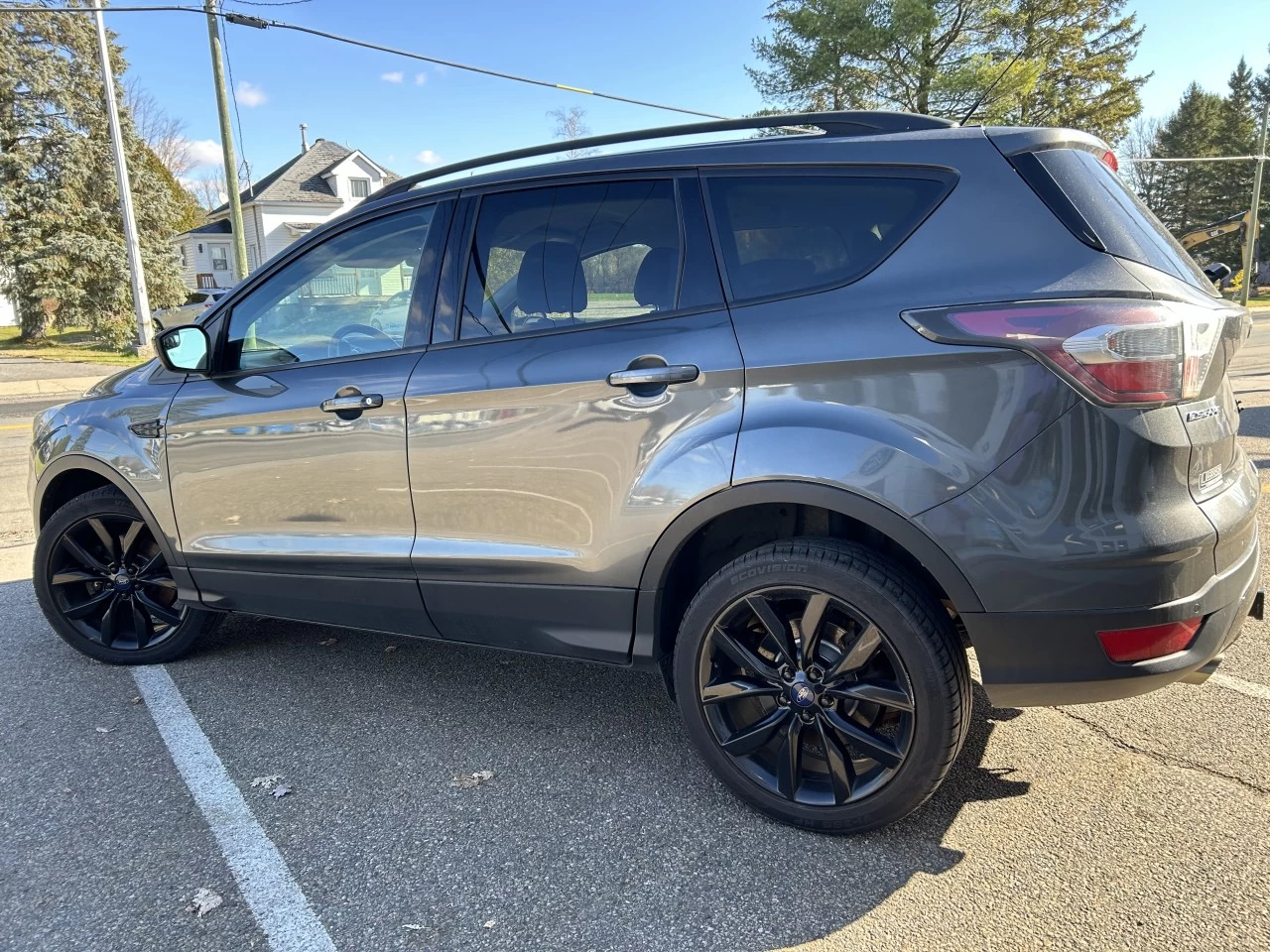 2017 Ford Escape SE Main Image