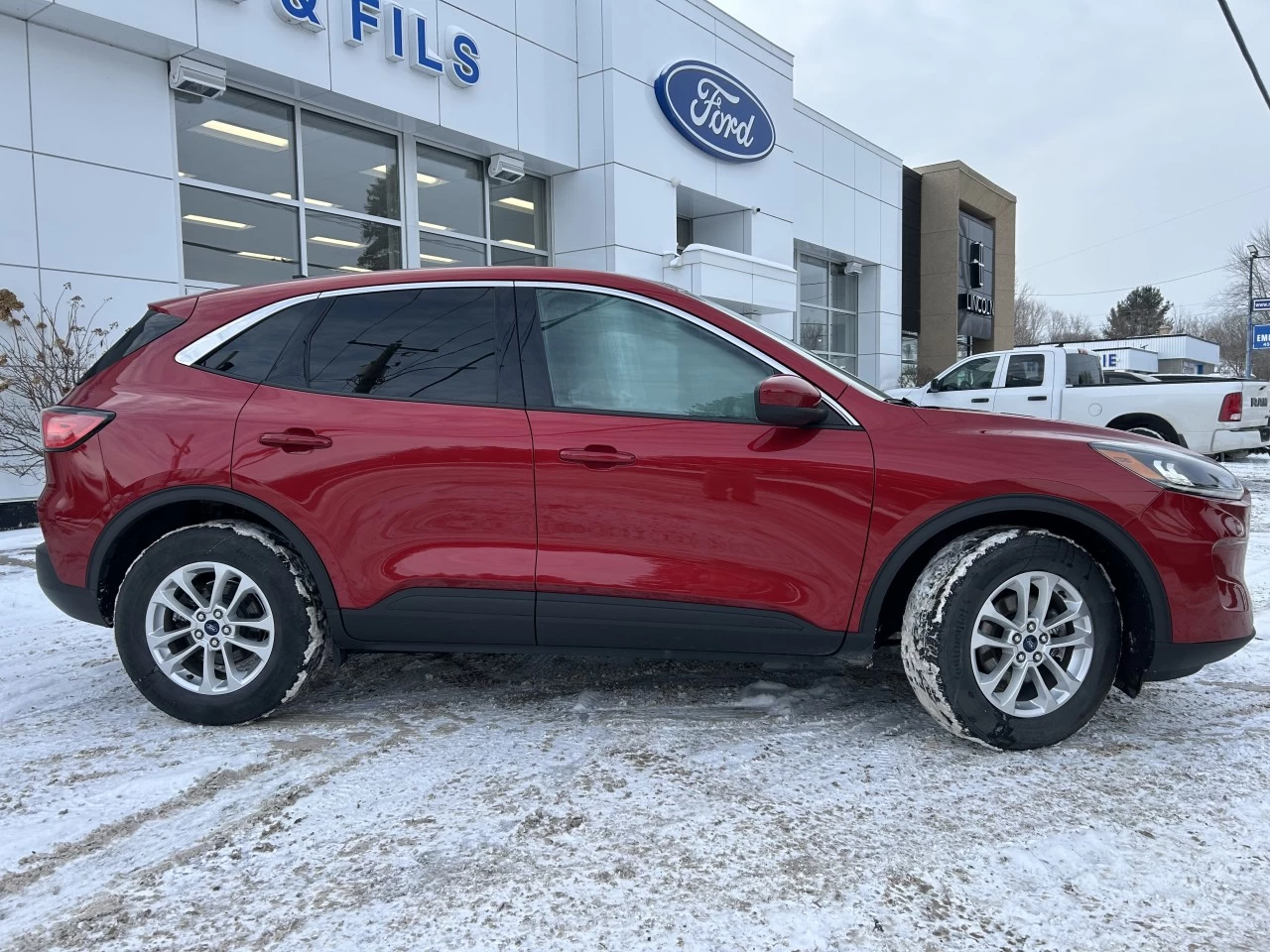 2020 Ford Escape SE Main Image