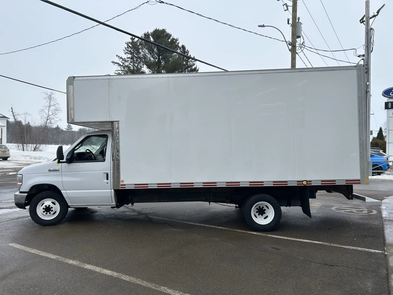 2018 Ford SÉrie E tronquÉ E-450 DRW WB Image principale