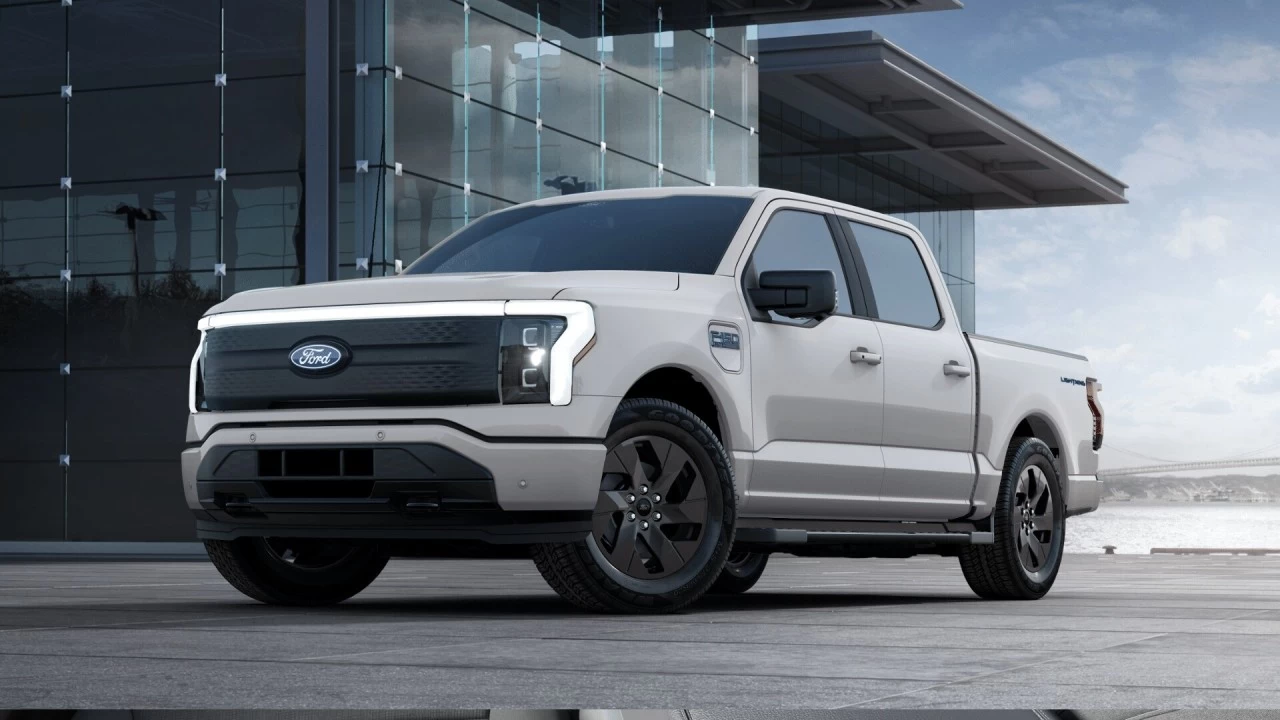 2024 Ford F-150 Lightning XLT https://www.st-norbertford.com/resize/b990ff35b810a3abc0cc817b2ca24889-1