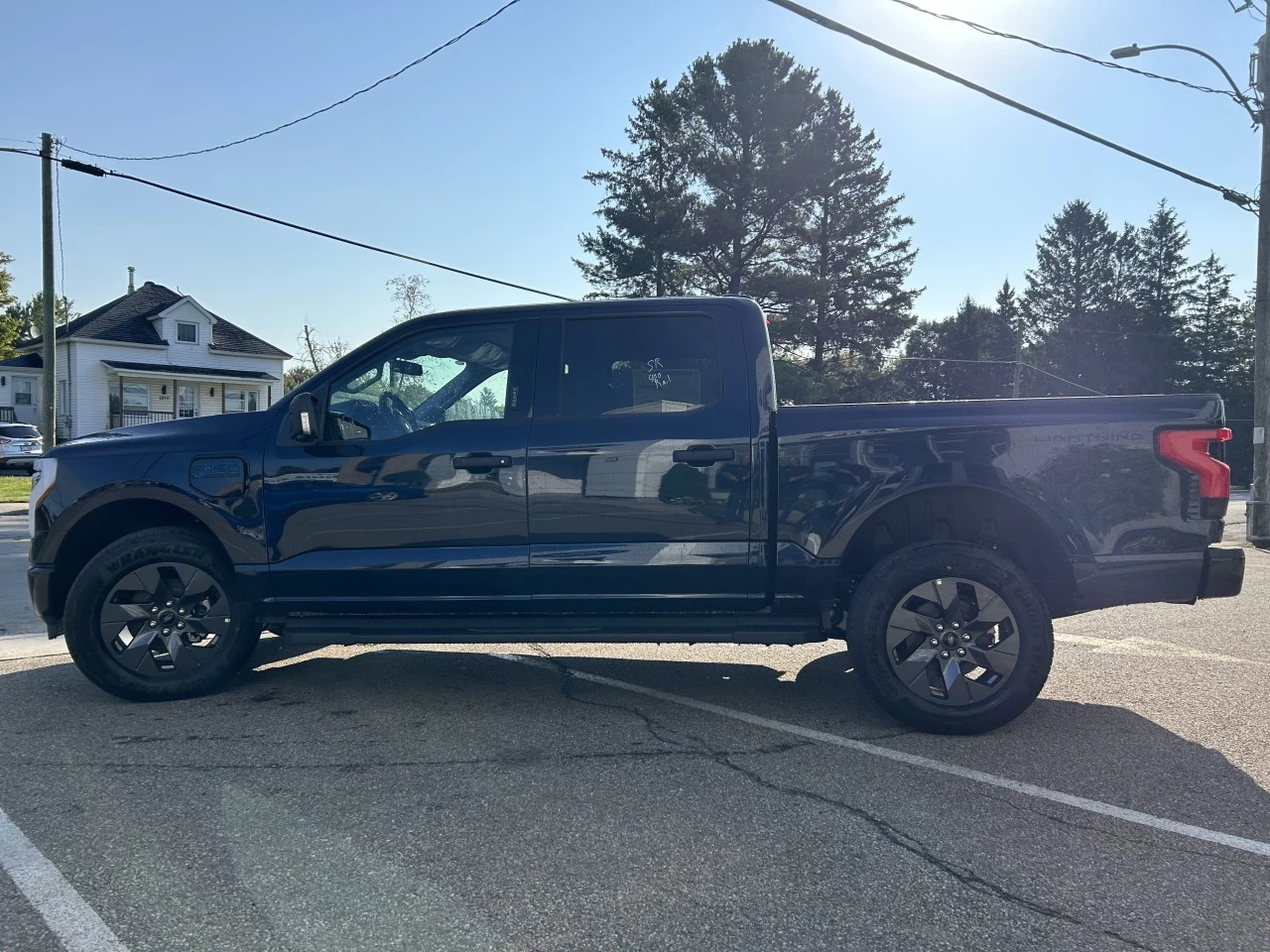 2024 Ford F-150 Lightning XLT 4x4 https://www.st-norbertford.com/resize/b990ff35b810a3abc0cc817b2ca24889-1