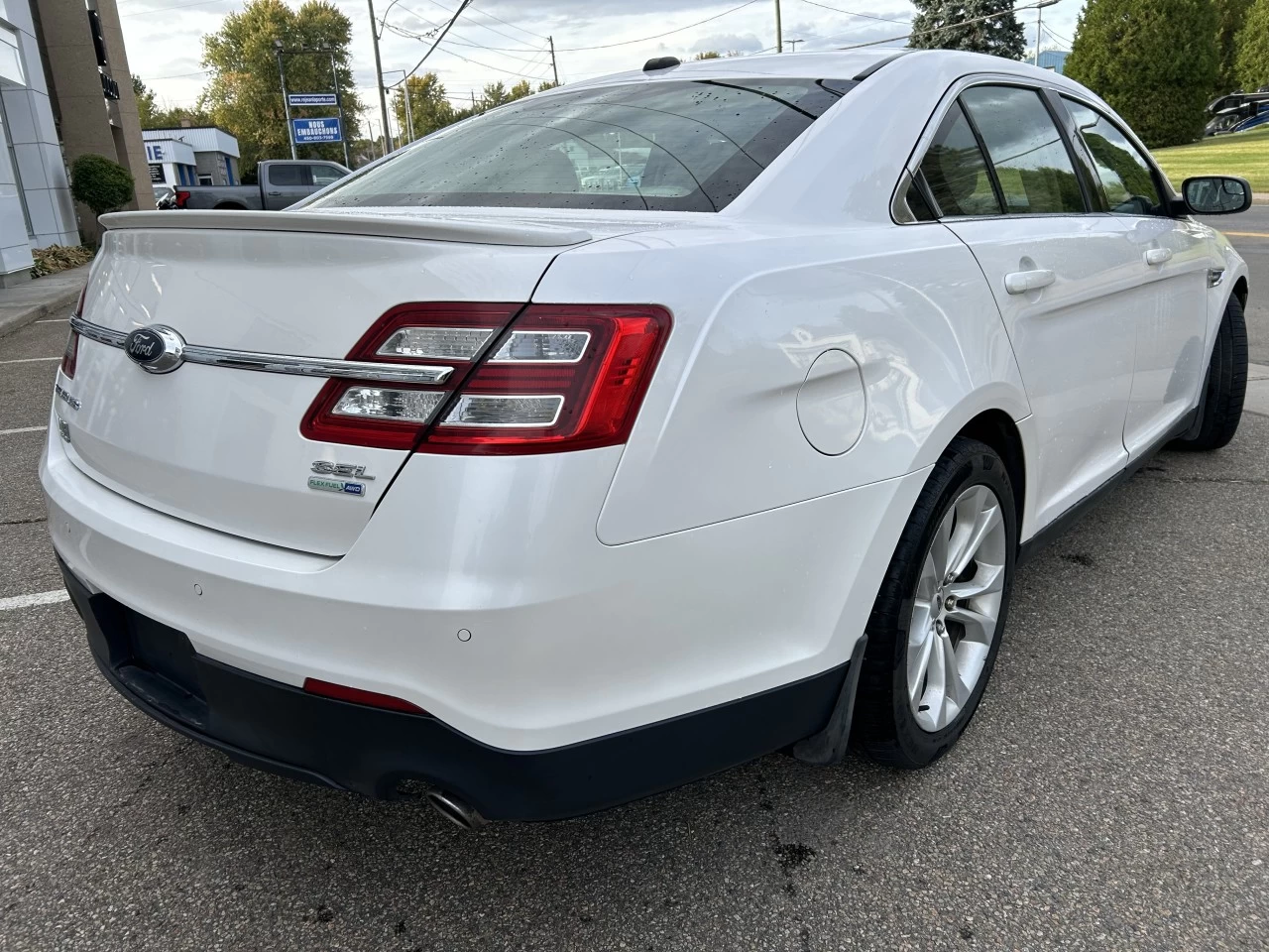 2013 Ford Taurus SEL Main Image