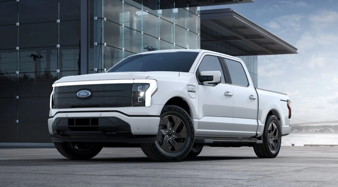 2024 Ford F-150 Lightning LARIAT https://www.st-norbertford.com/resize/b990ff35b810a3abc0cc817b2ca24889-1