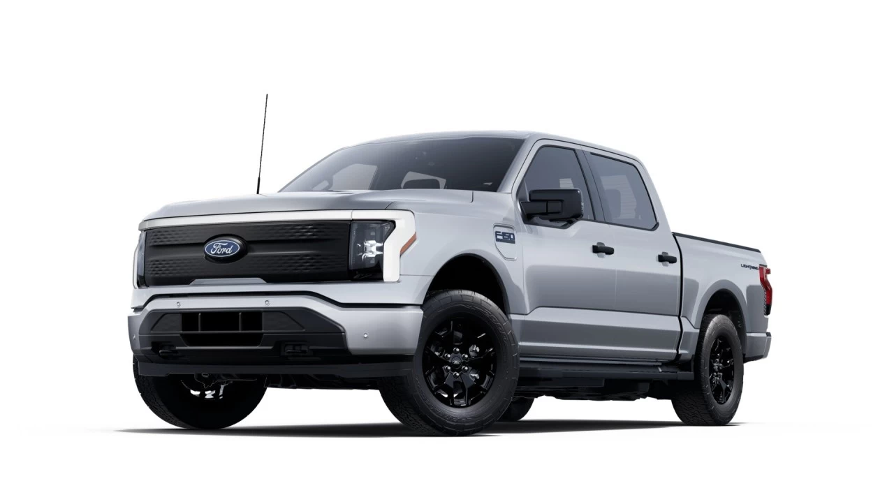 2024 Ford F-150 Lightning XLT 4x4 https://www.st-norbertford.com/resize/b990ff35b810a3abc0cc817b2ca24889-1