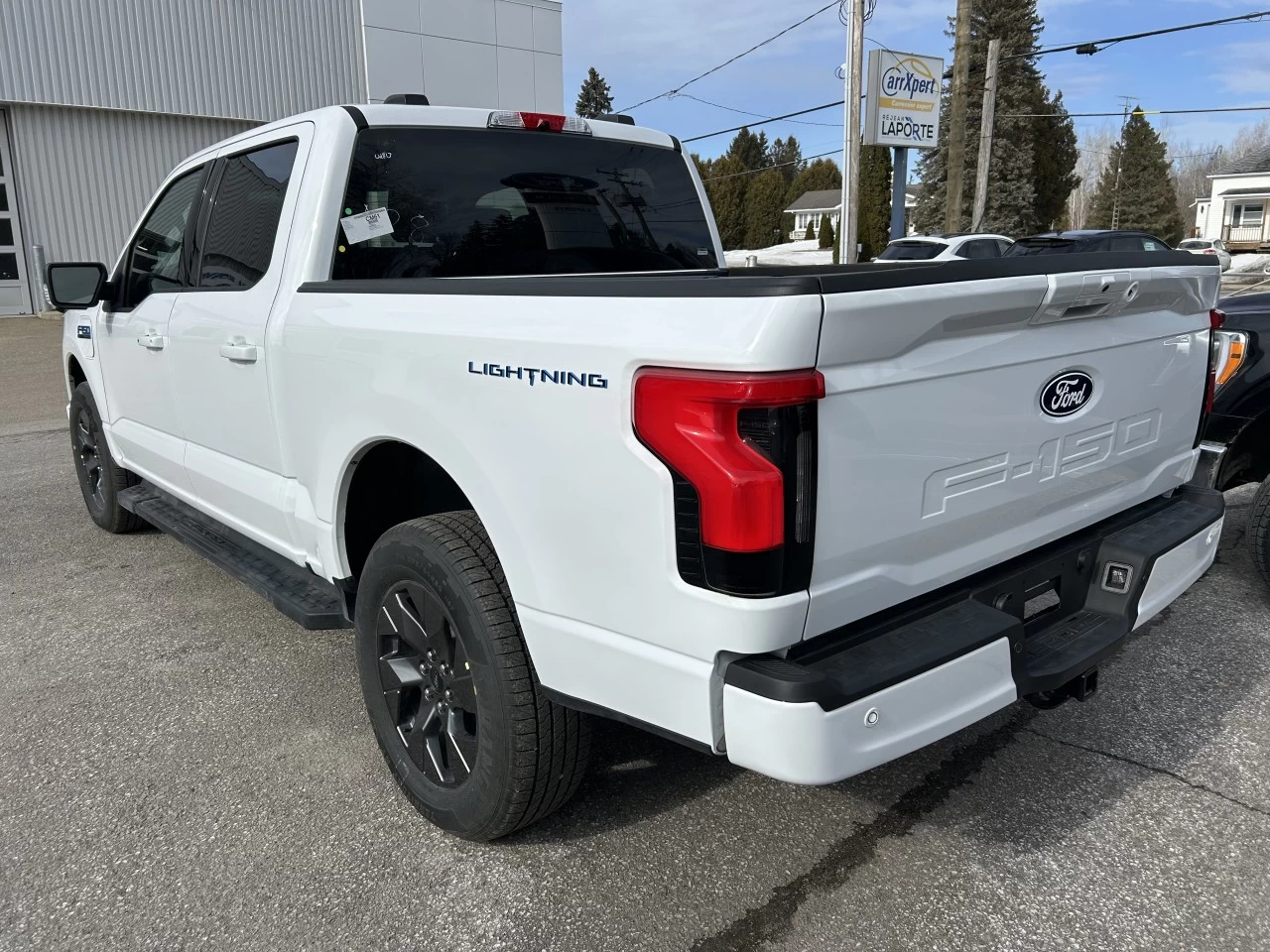 2025 Ford F-150 Lightning FLASH https://www.st-norbertford.com/resize/b990ff35b810a3abc0cc817b2ca24889-1