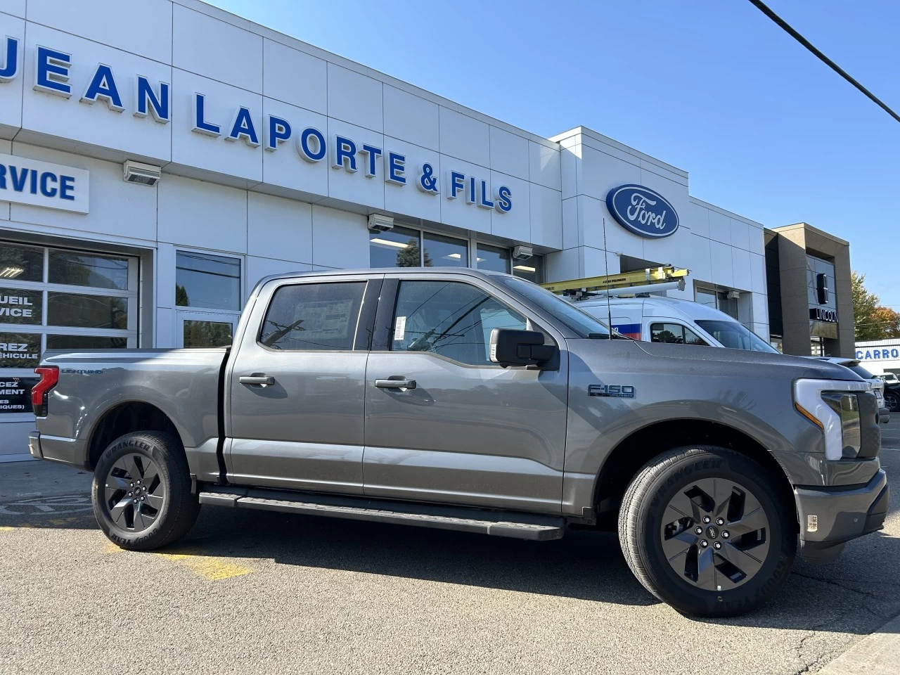 2024 Ford F-150 Lightning FLASH 4X4 https://www.st-norbertford.com/resize/b990ff35b810a3abc0cc817b2ca24889-1