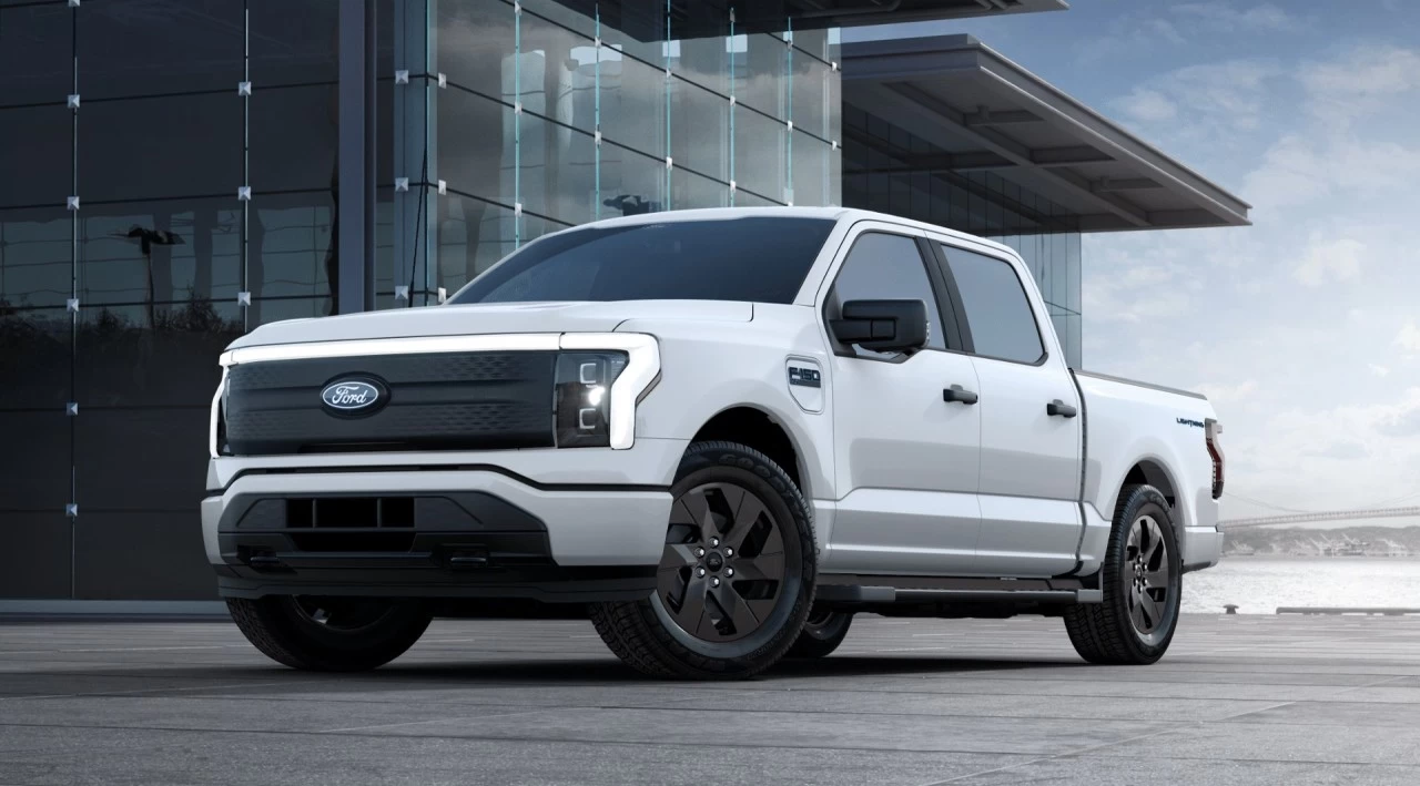 2024 Ford F-150 Lightning XLT https://www.st-norbertford.com/resize/b990ff35b810a3abc0cc817b2ca24889-1