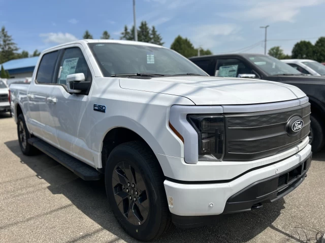 Ford F-150 Lightning LARIAT 2024