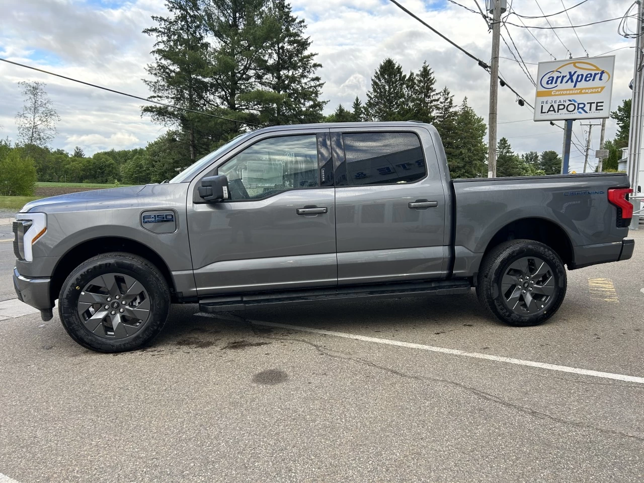 2024 Ford F-150 Lightning Flash https://www.st-norbertford.com/resize/b990ff35b810a3abc0cc817b2ca24889-1