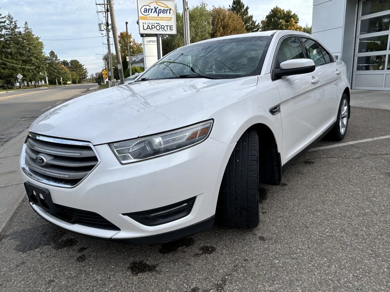 2013 Ford Taurus SEL Main Image