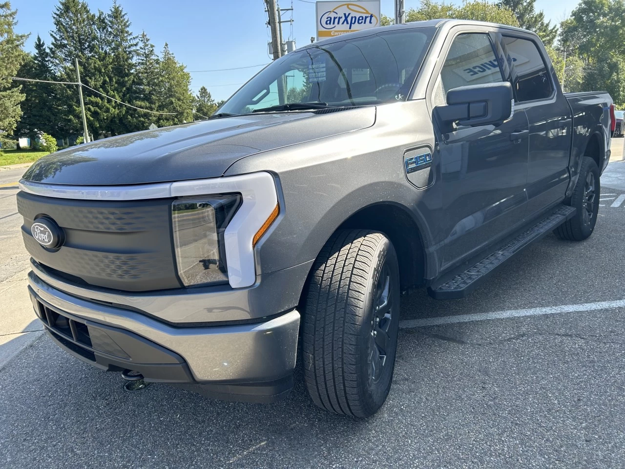 2024 Ford F-150 Lightning XLT 4x4 https://www.st-norbertford.com/resize/b990ff35b810a3abc0cc817b2ca24889-1