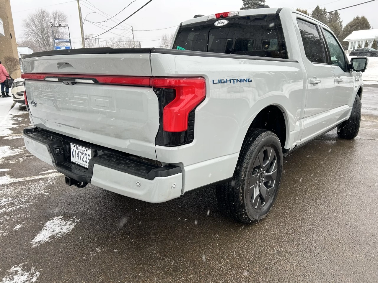 2023 Ford F-150 Lightning Lariat AWD https://www.st-norbertford.com/resize/b990ff35b810a3abc0cc817b2ca24889-1