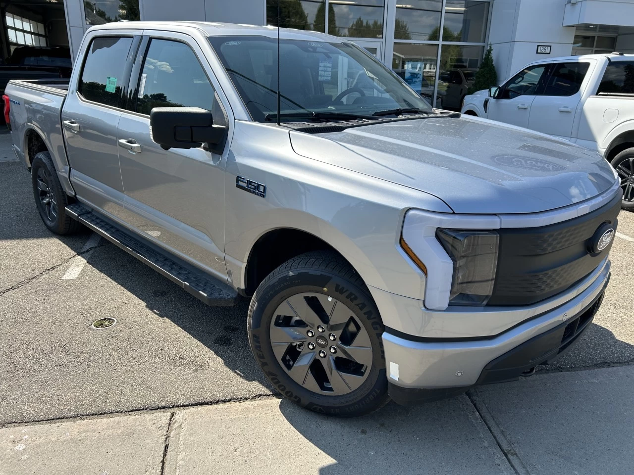 2024 Ford F-150 Lightning FLASH https://www.st-norbertford.com/resize/b990ff35b810a3abc0cc817b2ca24889-1